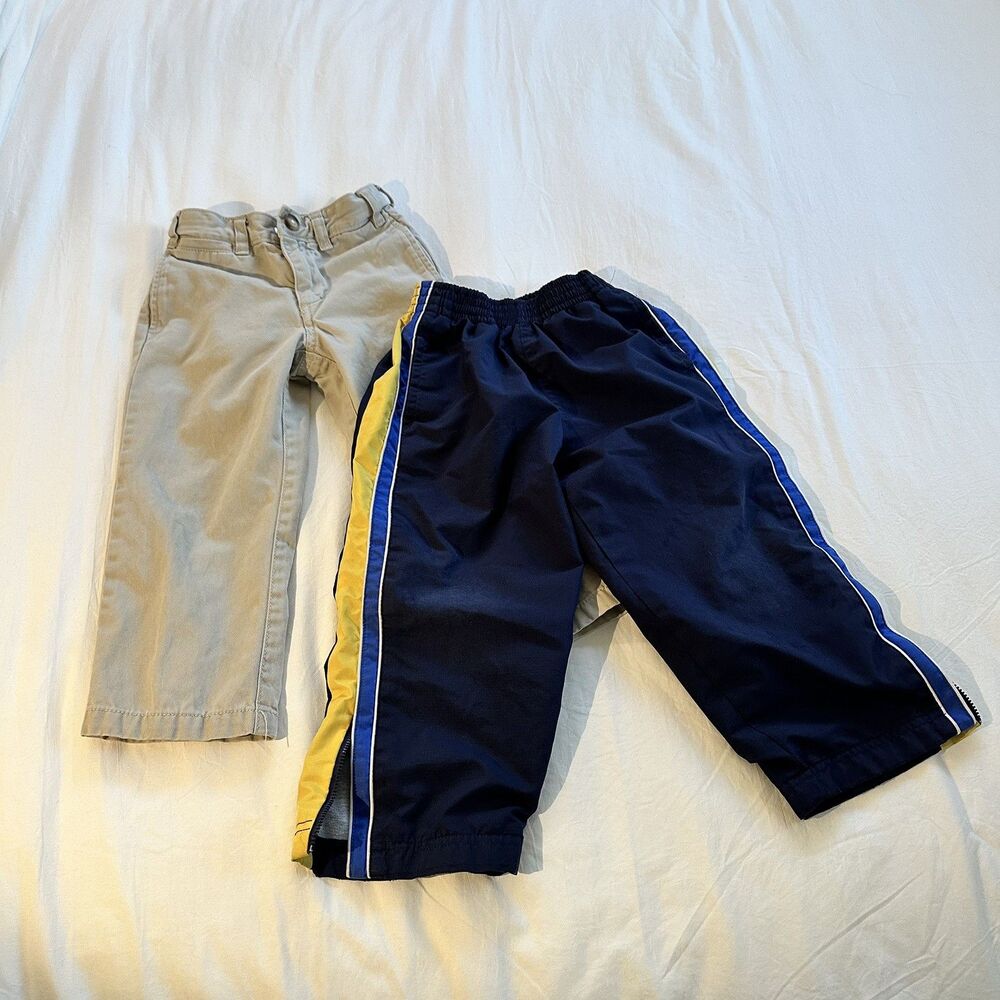 Lot Of 2 Boys Pants (Carter’s lined sweats & GAP adjustable khakis) Size 4T‎